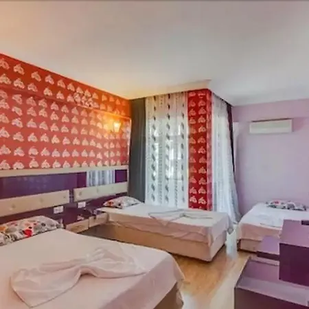 Rozz 1 Hotel 2*